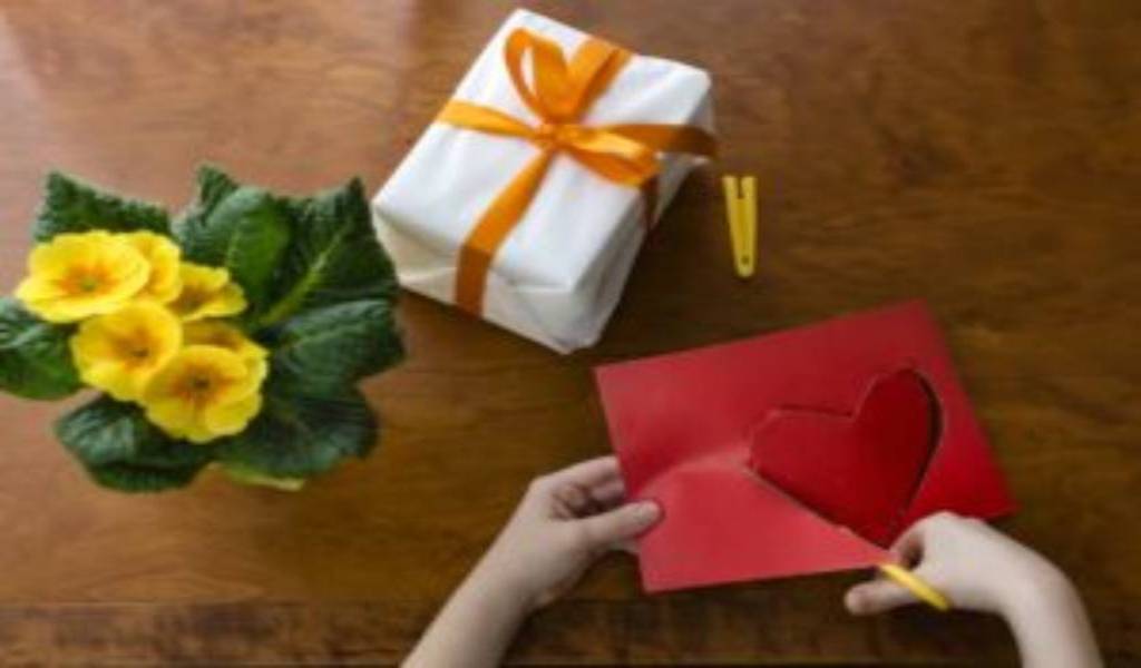 Top Gifts Ideas for Your Girlfriend that Fit in Her Memorable Occasions