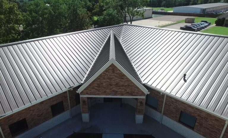 Know the pro and cons of metal roofing Houston before investing on it