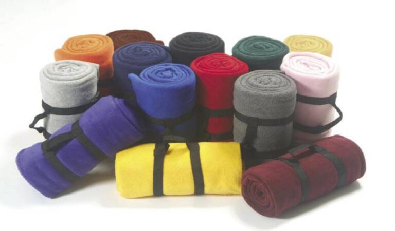 Best Bulk Fleece Blankets: Top 3 & Where to Buy Wholesale & Bulk Fleece Blankets